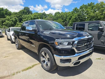 2023 Ram 1500 Laramie Crew Cab Short Bed - miniatura 3