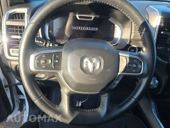 2023 Ram 1500 Laramie Crew Cab Short Bed - miniatura 16