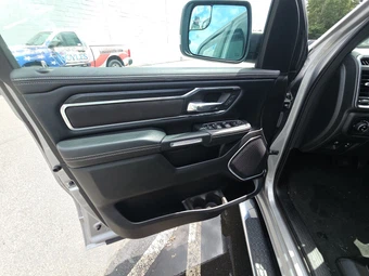 2023 Ram 1500 Laramie Crew Cab Short Bed - miniatura 9