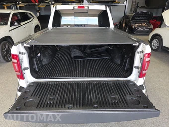 2023 Ram 1500 Laramie Crew Cab Short Bed - miniatura 16