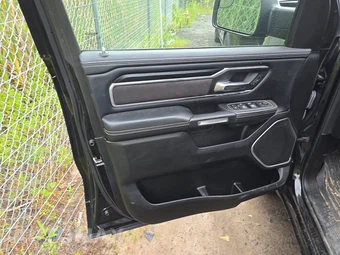 2023 Ram 1500 Laramie Crew Cab Short Bed - miniatura 9