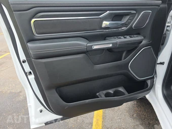 2023 Ram 1500 Laramie Crew Cab Short Bed - miniatura 9