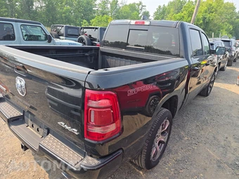 2023 Ram 1500 Laramie Crew Cab Short Bed - miniatura 4