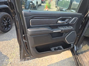 2023 Ram 1500 Laramie Crew Cab Short Bed - miniatura 9