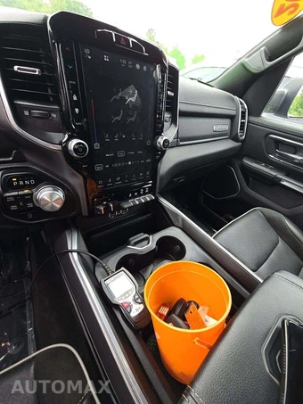 2023 Ram 1500 Laramie Crew Cab Short Bed - miniatura 10