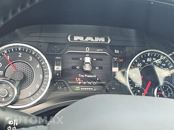 2023 Ram 1500 Laramie Crew Cab Short Bed - miniatura 12