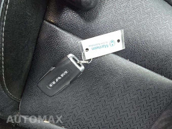2023 Ram 1500 Laramie Crew Cab Short Bed - miniatura 8