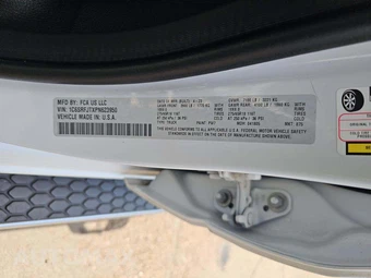 2023 Ram 1500 Laramie Crew Cab Short Bed - miniatura 2