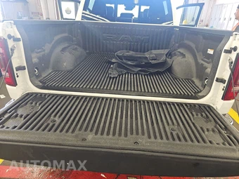 2023 Ram 1500 Laramie Crew Cab Short Bed - miniatura 16