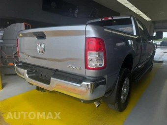 2023 Ram 2500 Big Horn Crew Cab Medium Bed - miniatura 4