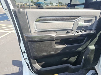 2023 Ram 2500 Big Horn Crew Cab Medium Bed - miniatura 9