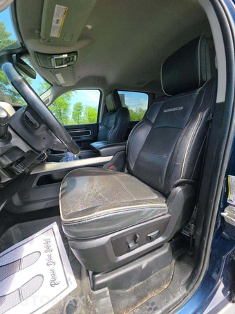 2023 Ram 2500 Laramie Crew Cab Medium Bed - miniatura 3