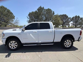 2023 Ram 2500 Laramie Crew Cab Medium Bed - miniatura 2