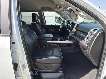 2023 Ram 2500 Laramie Crew Cab Medium Bed - miniatura 16