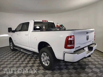 2023 Ram 2500 Laramie Crew Cab Medium Bed - miniatura 3