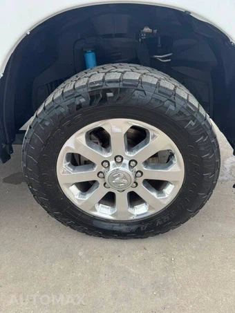 2023 Ram 2500 Laramie Crew Cab Medium Bed - miniatura 42