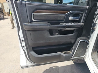 2023 Ram 2500 Laramie Crew Cab Medium Bed - miniatura 9