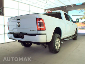 2023 Ram 2500 Laramie Crew Cab Medium Bed - miniatura 4