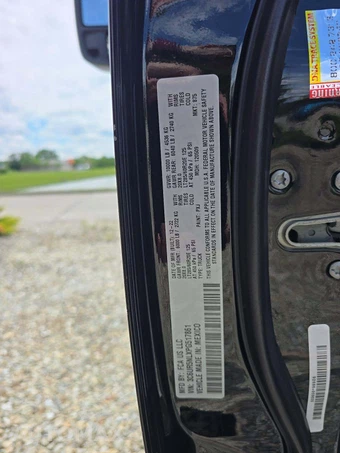 2023 Ram 2500 Laramie Extended Crew Cab Medium Bed - miniatura 2