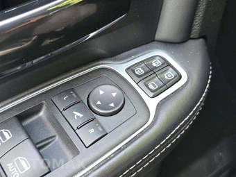 2023 Ram 2500 Limited Crew Cab Medium Bed – miniatura 32