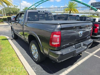 2023 Ram 2500 Limited Crew Cab Medium Bed – miniatura 2