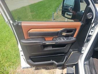 2023 Ram 2500 Limited Longhorn Crew Cab Medium Bed – miniatura 9