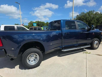 2023 Ram 3500 Big Horn Crew Cab Long Bed DRW - miniatura 4