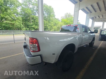 2023 Ram 3500 Big Horn Crew Cab Long Bed DRW - miniatura 4