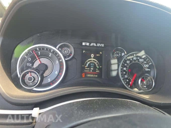2023 Ram 3500 Cab Chassis SLT Crew Cab DRW – miniatura 9