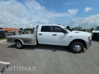 2023 Ram 3500 Cab Chassis SLT Crew Cab DRW – miniatura 4