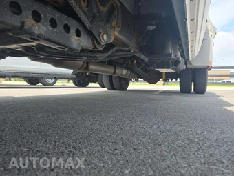 2023 Ram 3500 Cab Chassis SLT Crew Cab DRW – miniatura 7