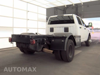 2023 Ram 3500 Cab Chassis Tradesman Crew Cab DRW - miniatura 4