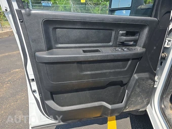 2023 Ram 3500 Cab Chassis Tradesman Crew Cab DRW - miniatura 9