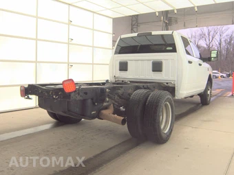 2023 Ram 3500 Cab Chassis Tradesman Crew Cab DRW - miniatura 4