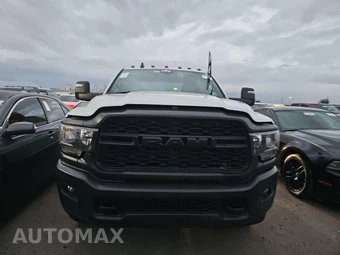 2023 Ram 3500 Cab Chassis Tradesman Crew Cab DRW - miniatura 2