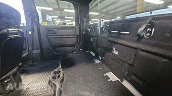 2023 Ram 3500 Cab Chassis Tradesman Crew Cab DRW - miniatura 27