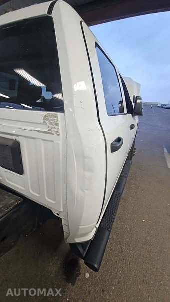2023 Ram 3500 Cab Chassis Tradesman Crew Cab DRW - miniatura 30