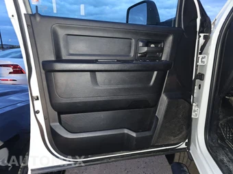 2023 Ram 3500 Cab Chassis Tradesman Crew Cab DRW - miniatura 9