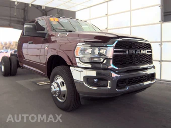 2023 Ram 3500 Cab Chassis Tradesman Crew Cab DRW – miniatura 3