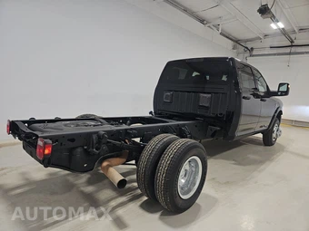 2023 Ram 3500 Cab Chassis Tradesman Crew Cab DRW - miniatura 4