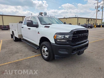 2023 Ram 3500 Cab Chassis Tradesman Crew Cab DRW - samochód z USA z aukcji Manheim, oferta Kup Teraz w AUTOMAX