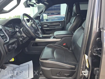 2023 Ram 3500 Laramie Crew Cab Long Bed - miniatura 7