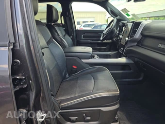 2023 Ram 3500 Laramie Crew Cab Long Bed - miniatura 8