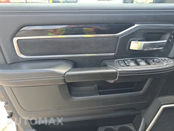 2023 Ram 3500 Laramie Crew Cab Long Bed - miniatura 9