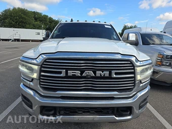2023 Ram 3500 Laramie Crew Cab Long Bed - miniatura 2
