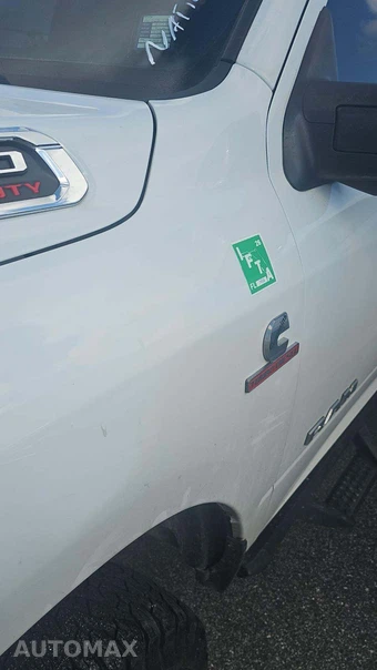 2023 Ram 3500 Laramie Crew Cab Long Bed - miniatura 27