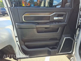 2023 Ram 3500 Laramie Crew Cab Long Bed - miniatura 9