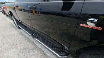 2023 Ram 3500 Laramie Crew Cab Medium Bed – miniatura 23