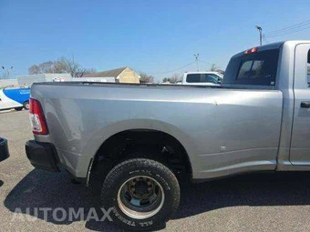 2023 Ram 3500 Tradesman Crew Cab Long Bed DRW - miniatura 29