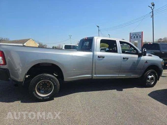 2023 Ram 3500 Tradesman Crew Cab Long Bed DRW - miniatura 4
